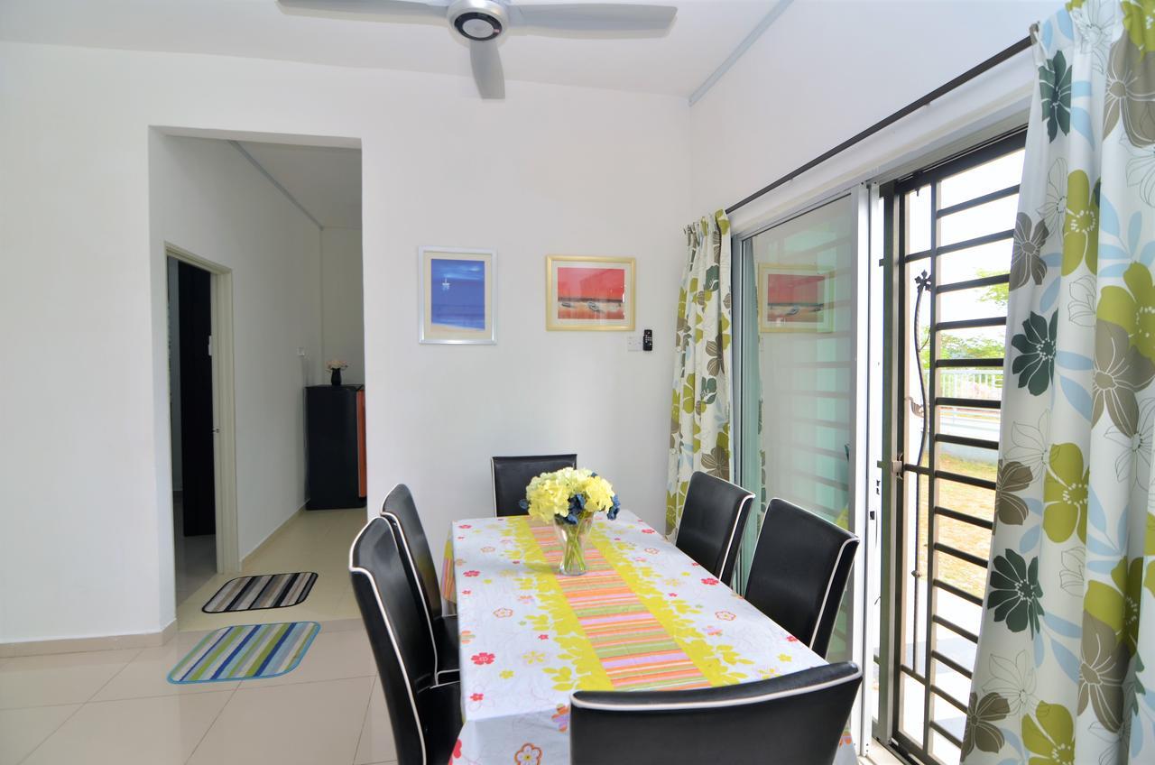 Impianacasa Kluang Homestay Exterior photo